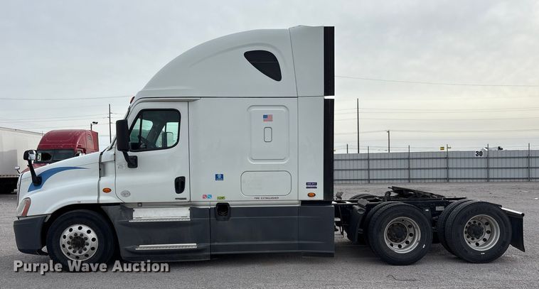 image for item YA1442 2017 Freightliner Cascadia semi truck