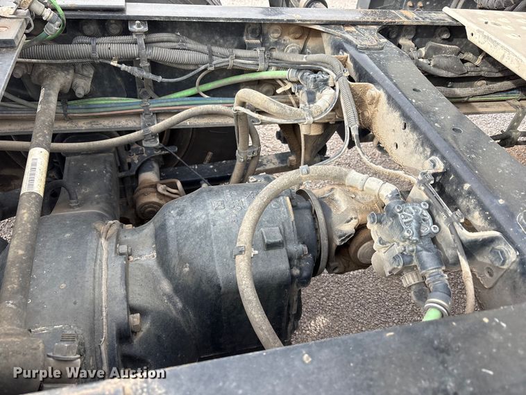 image for item YA1442 2017 Freightliner Cascadia semi truck