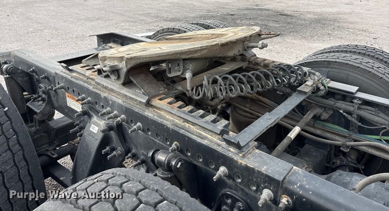 image for item YA1442 2017 Freightliner Cascadia semi truck