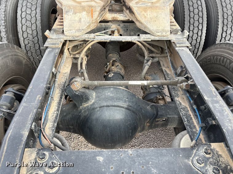 image for item YA1442 2017 Freightliner Cascadia semi truck