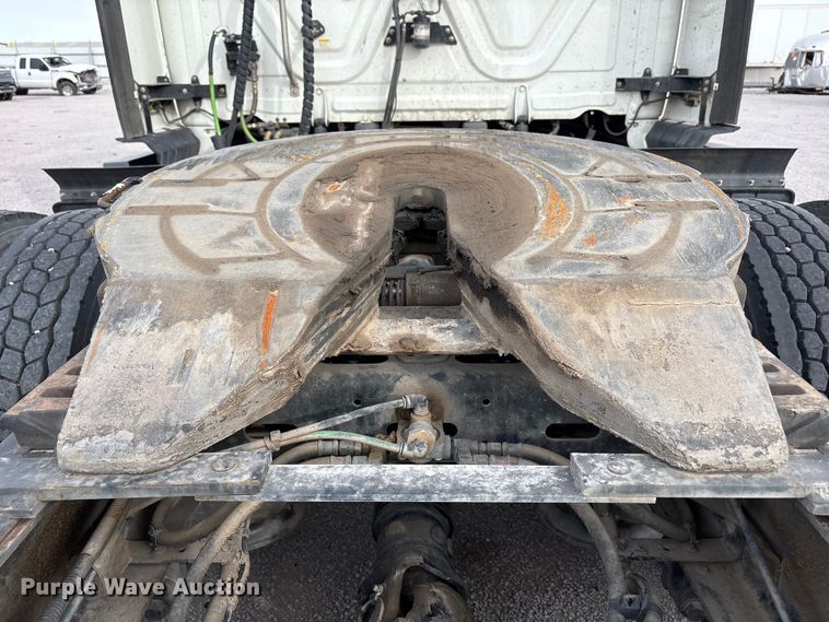 image for item YA1442 2017 Freightliner Cascadia semi truck