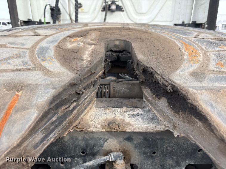 image for item YA1442 2017 Freightliner Cascadia semi truck