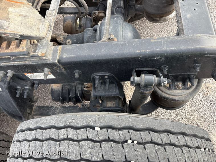 image for item YA1442 2017 Freightliner Cascadia semi truck