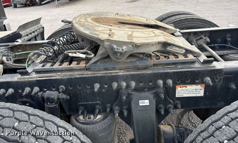 image for item YA1442 2017 Freightliner Cascadia semi truck