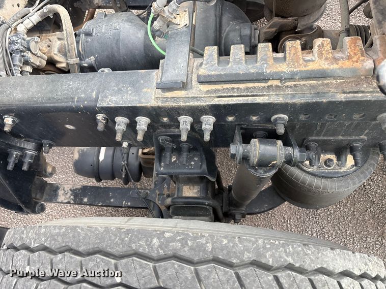 image for item YA1442 2017 Freightliner Cascadia semi truck