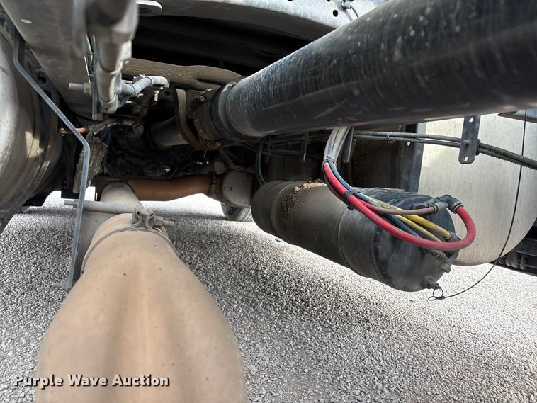 image for item YA1442 2017 Freightliner Cascadia semi truck