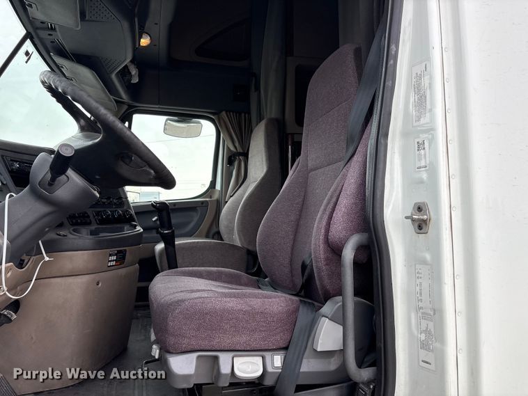 image for item YA1442 2017 Freightliner Cascadia semi truck