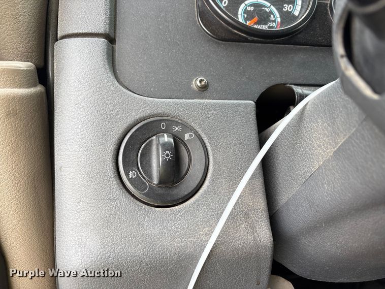 image for item YA1442 2017 Freightliner Cascadia semi truck