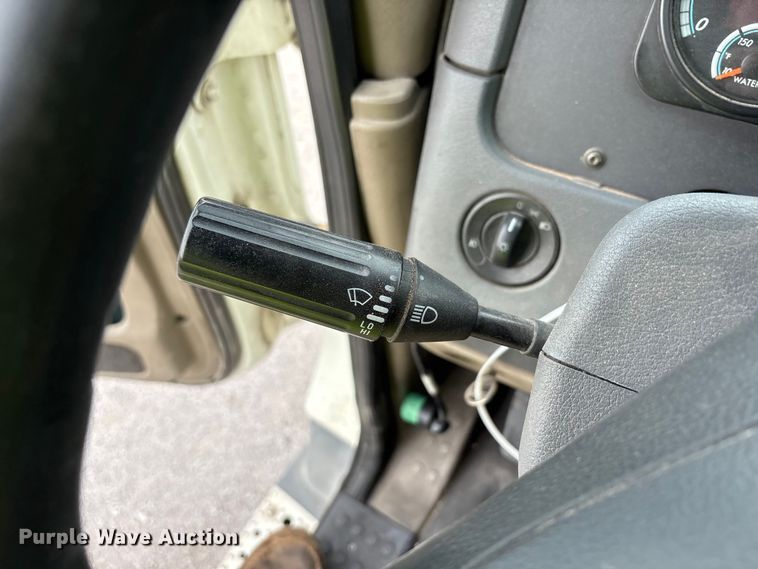 image for item YA1442 2017 Freightliner Cascadia semi truck