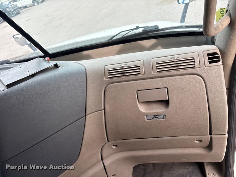 image for item YA1442 2017 Freightliner Cascadia semi truck