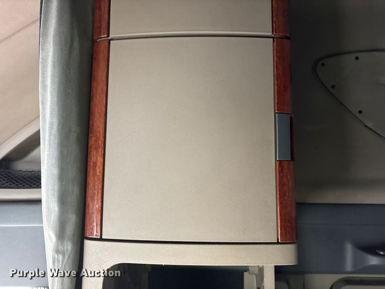 image for item YA1442 2017 Freightliner Cascadia semi truck