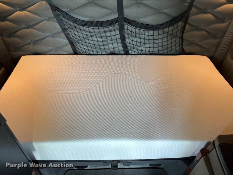 image for item YA1442 2017 Freightliner Cascadia semi truck