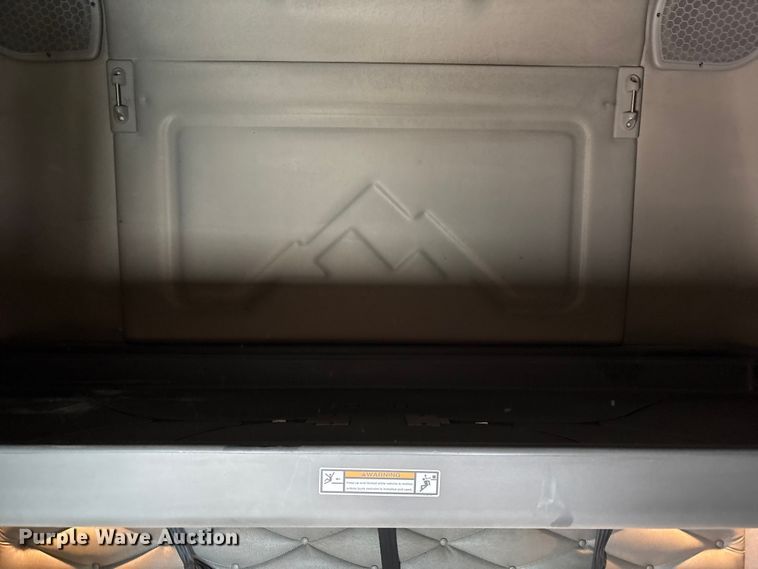 image for item YA1442 2017 Freightliner Cascadia semi truck