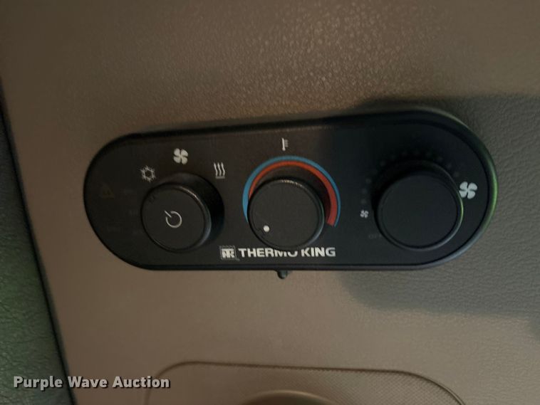 image for item YA1442 2017 Freightliner Cascadia semi truck