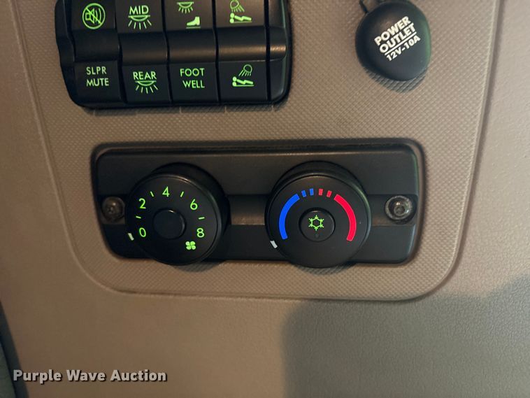 image for item YA1442 2017 Freightliner Cascadia semi truck