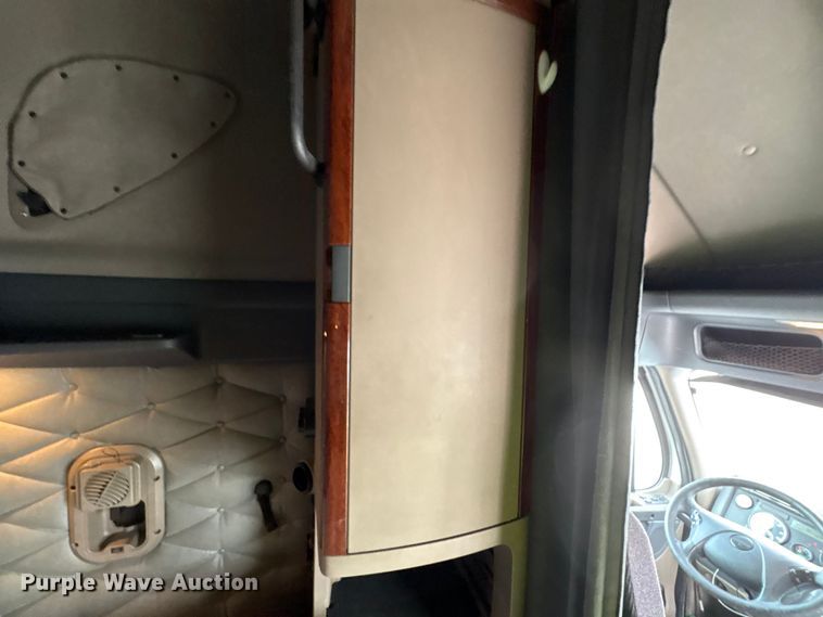 image for item YA1442 2017 Freightliner Cascadia semi truck