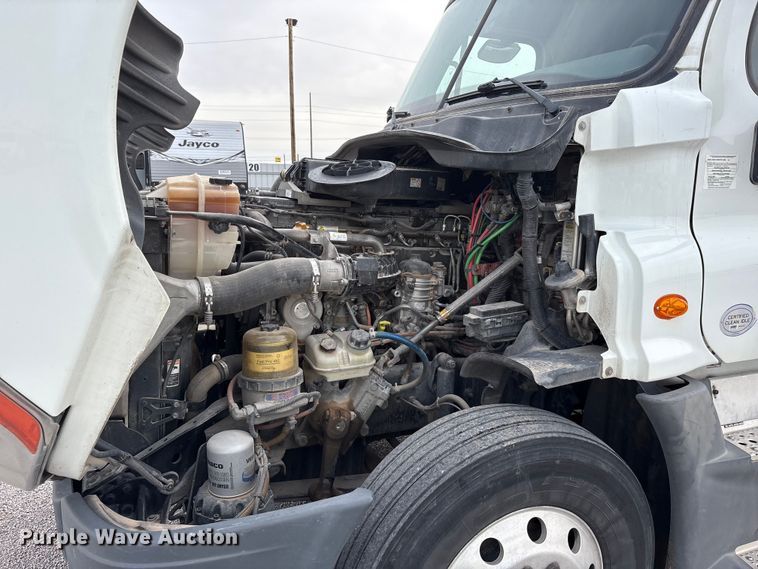 image for item YA1442 2017 Freightliner Cascadia semi truck