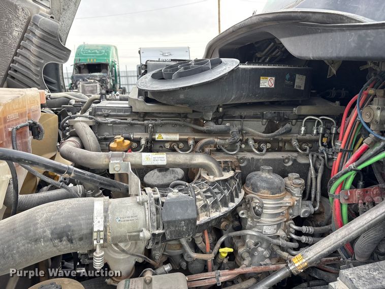 image for item YA1442 2017 Freightliner Cascadia semi truck