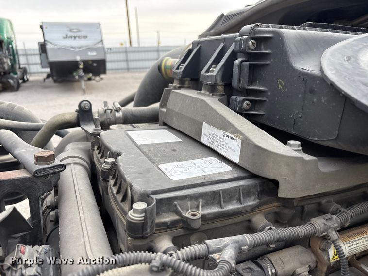 image for item YA1442 2017 Freightliner Cascadia semi truck