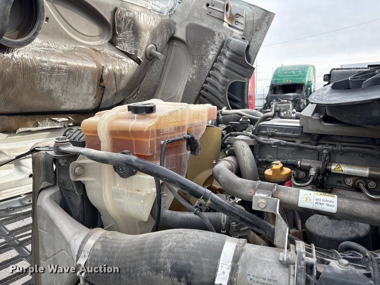 image for item YA1442 2017 Freightliner Cascadia semi truck