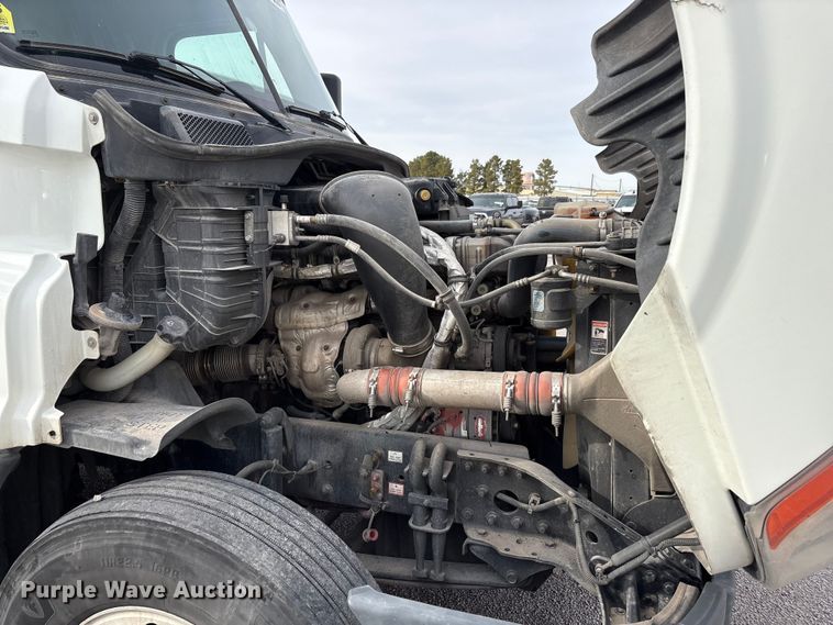 image for item YA1442 2017 Freightliner Cascadia semi truck