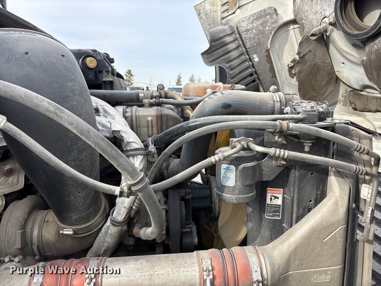 image for item YA1442 2017 Freightliner Cascadia semi truck