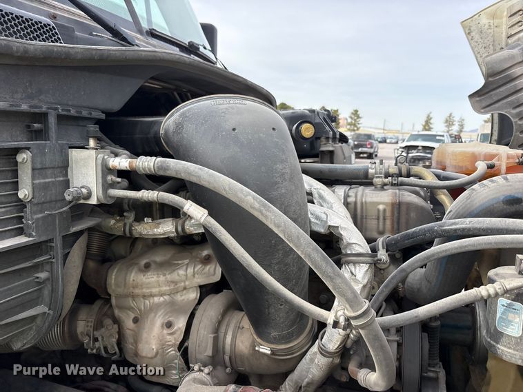 image for item YA1442 2017 Freightliner Cascadia semi truck