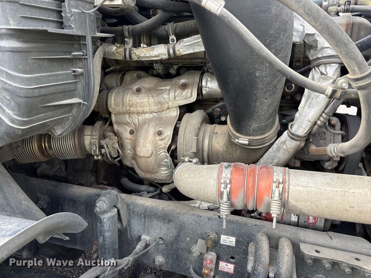 image for item YA1442 2017 Freightliner Cascadia semi truck