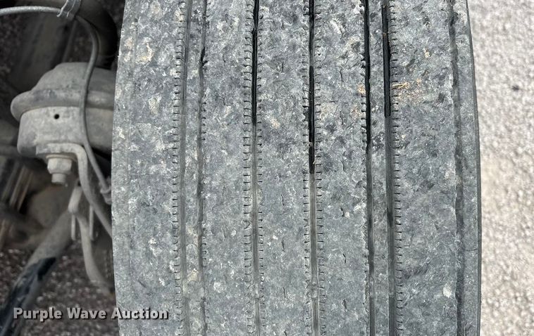 image for item YA1442 2017 Freightliner Cascadia semi truck