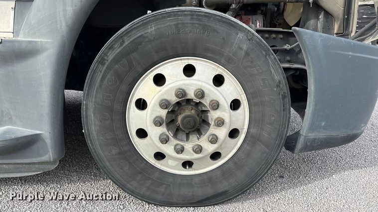 image for item YA1442 2017 Freightliner Cascadia semi truck