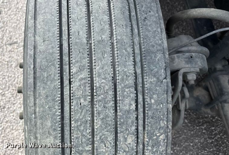 image for item YA1442 2017 Freightliner Cascadia semi truck