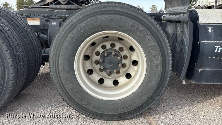 image for item YA1442 2017 Freightliner Cascadia semi truck