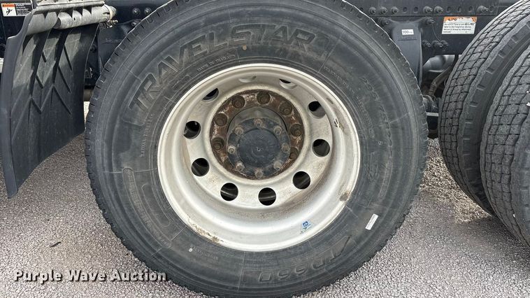 image for item YA1442 2017 Freightliner Cascadia semi truck