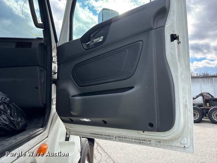 image for item YA1452 2024 International LT625 semi truck