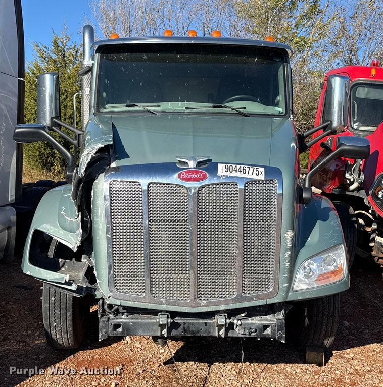 image for item YA1521 2021 Peterbilt 579 semi truck