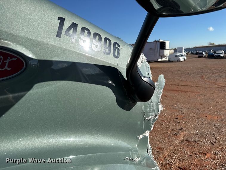 image for item YA1521 2021 Peterbilt 579 semi truck