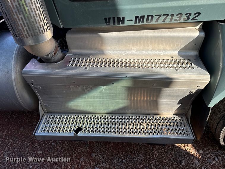 image for item YA1521 2021 Peterbilt 579 semi truck