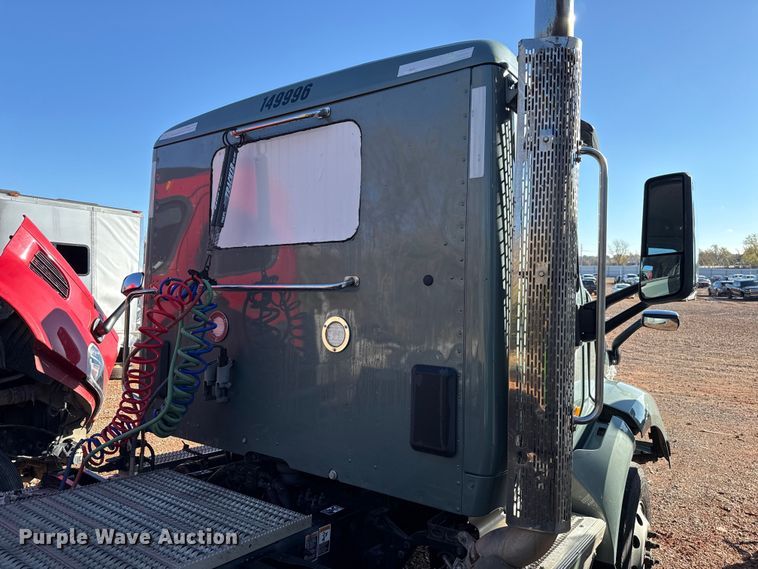 image for item YA1521 2021 Peterbilt 579 semi truck