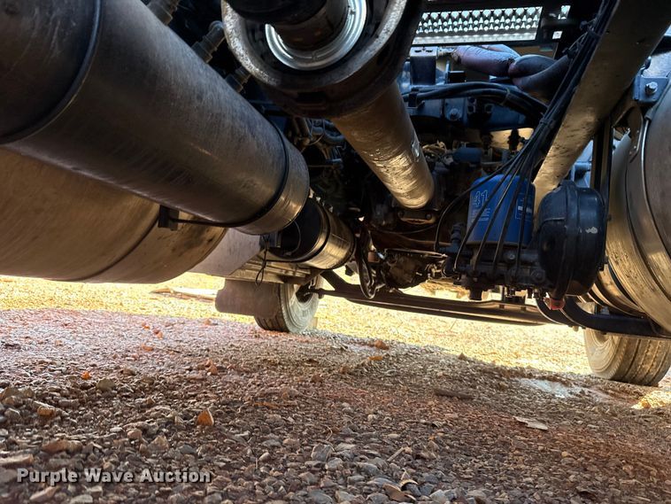 image for item YA1521 2021 Peterbilt 579 semi truck