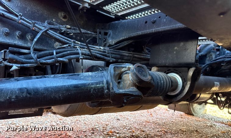 image for item YA1521 2021 Peterbilt 579 semi truck