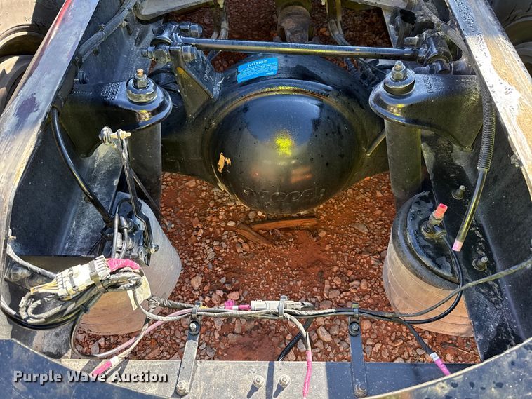 image for item YA1521 2021 Peterbilt 579 semi truck