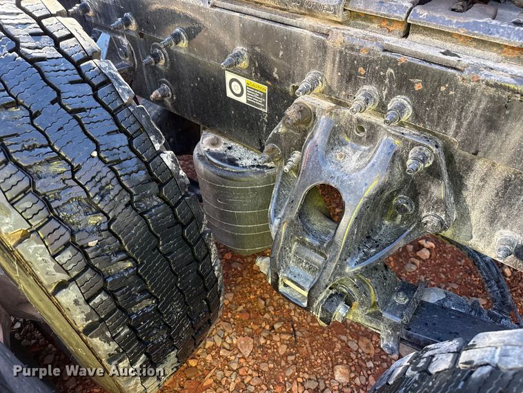 image for item YA1521 2021 Peterbilt 579 semi truck