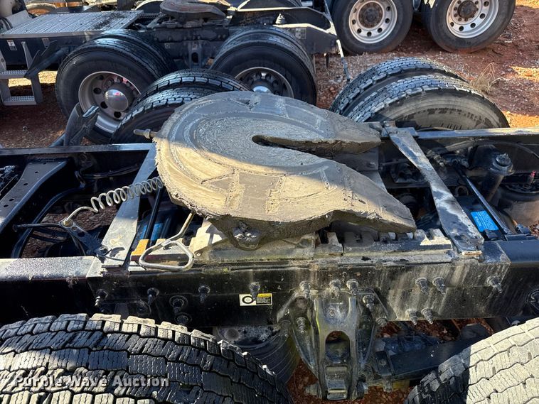 image for item YA1521 2021 Peterbilt 579 semi truck