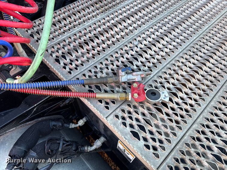 image for item YA1521 2021 Peterbilt 579 semi truck