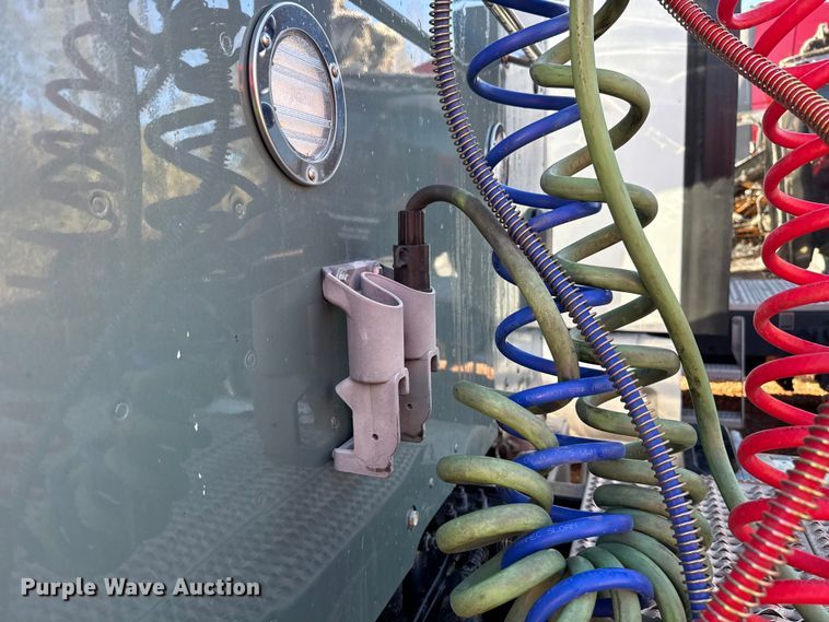 image for item YA1521 2021 Peterbilt 579 semi truck