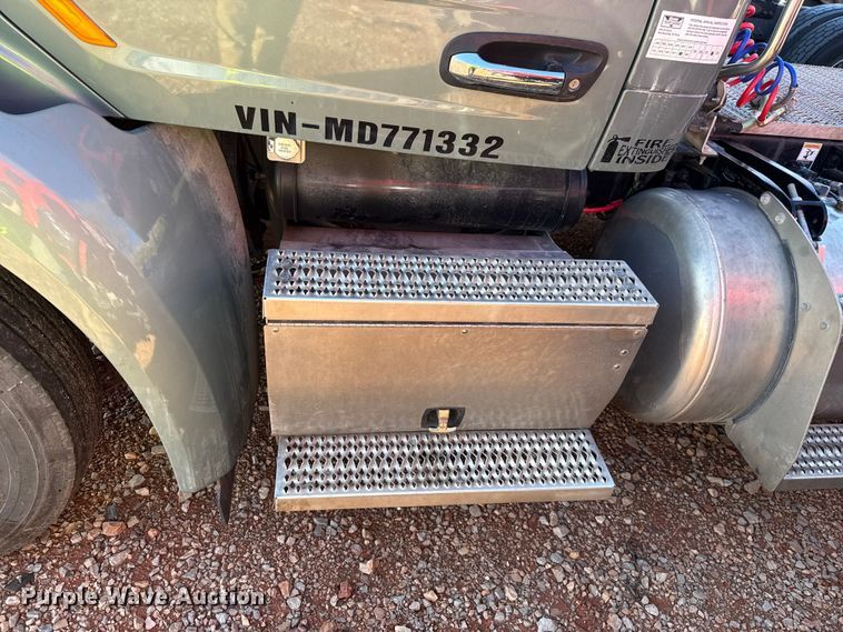 image for item YA1521 2021 Peterbilt 579 semi truck