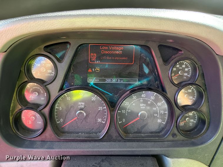 image for item YA1521 2021 Peterbilt 579 semi truck