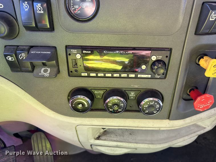 image for item YA1521 2021 Peterbilt 579 semi truck