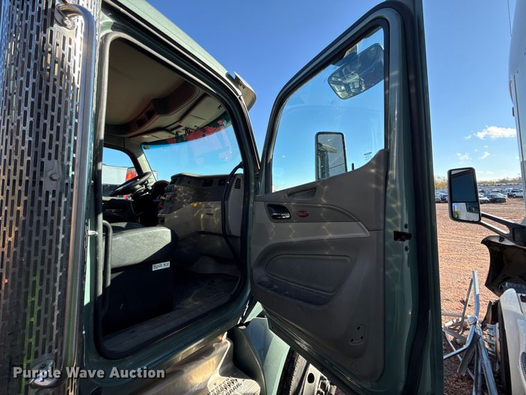 image for item YA1521 2021 Peterbilt 579 semi truck