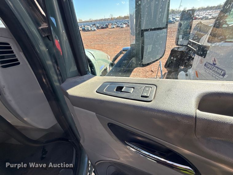 image for item YA1521 2021 Peterbilt 579 semi truck